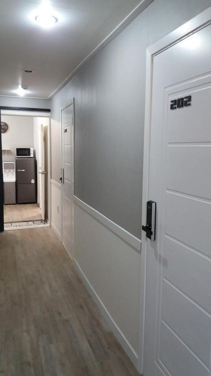 Y.Road 135 Hotel Сеул Екстериор снимка