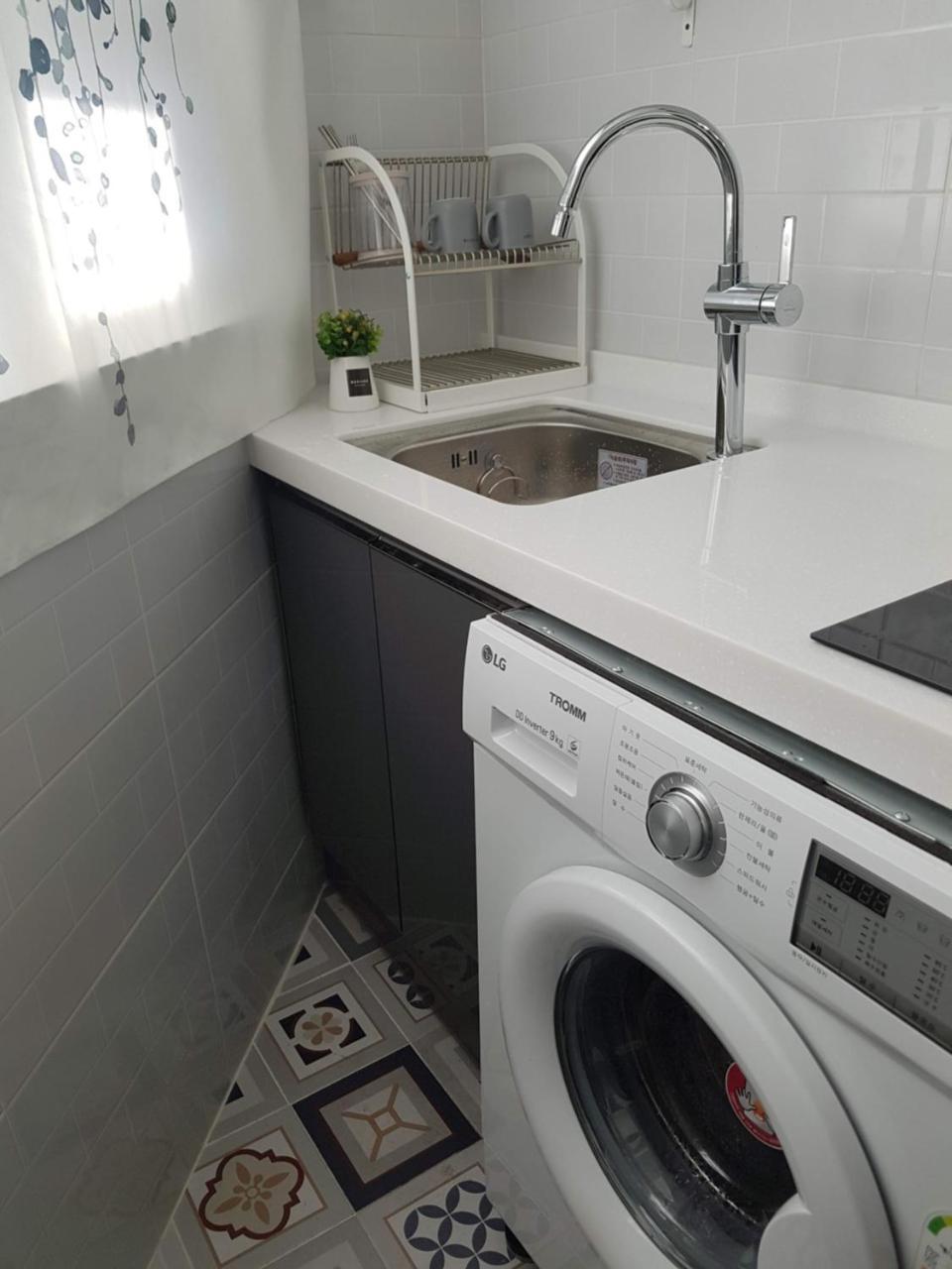 Y.Road 135 Hotel Сеул Екстериор снимка